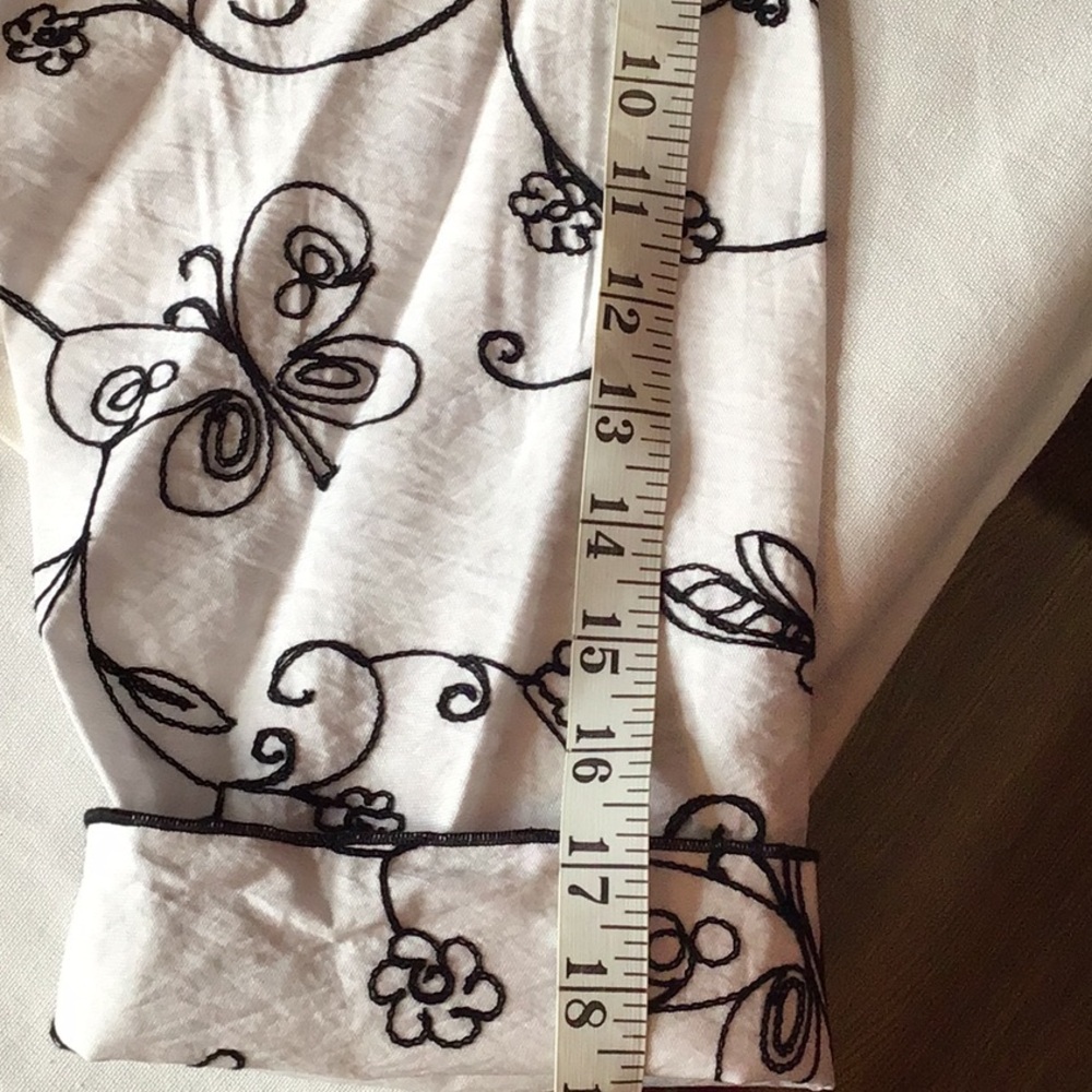 Multiples: Floral Black and White Women's Top - Picture 14 of 14